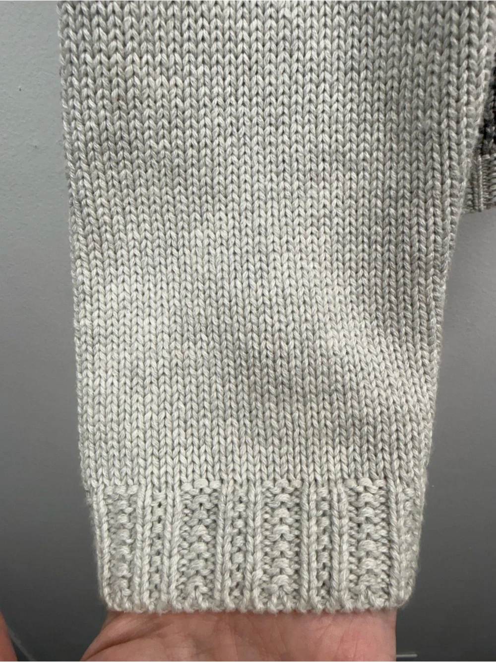 Orvis size Large Women’s Gray Embroidered Snowflake Knit Pullover Sweater